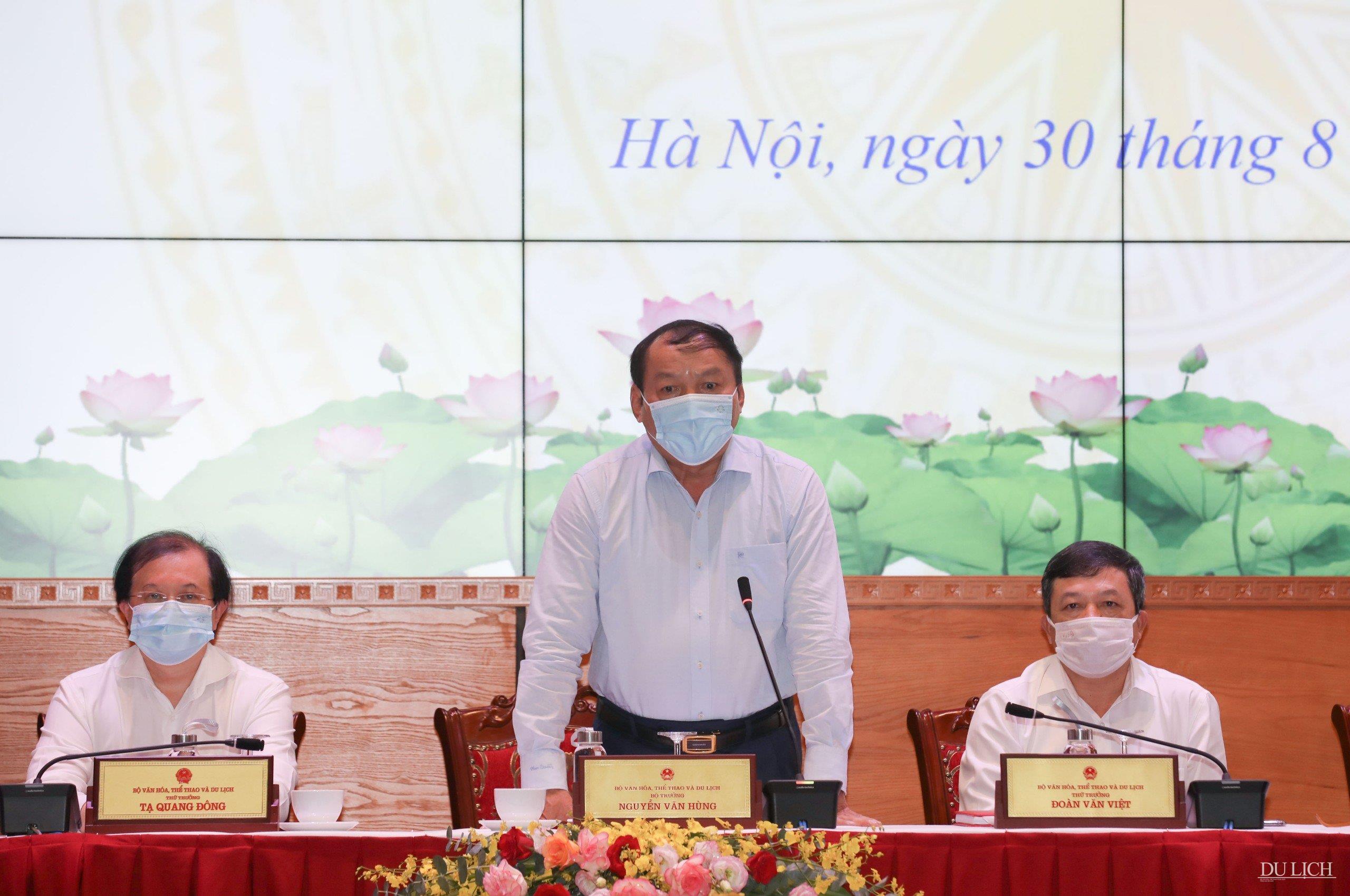Bộ trưởng Bộ VHTTDL Nguyễn Văn Hùng phát biểu tại hội nghị